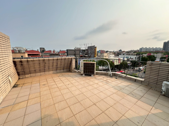 康橋仁愛路臨路三角窗透店