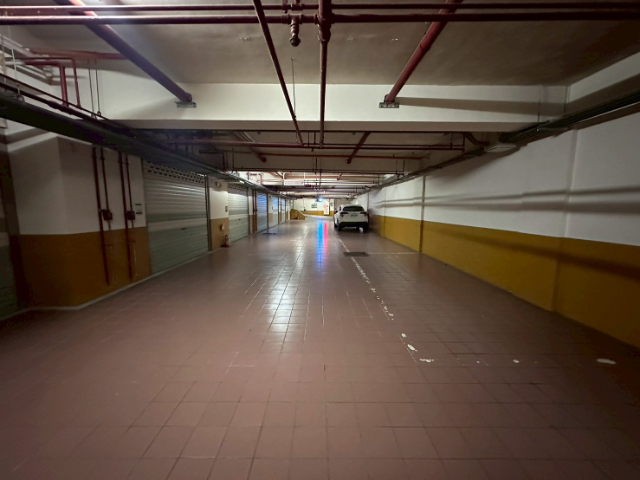 康橋仁愛路臨路三角窗透店