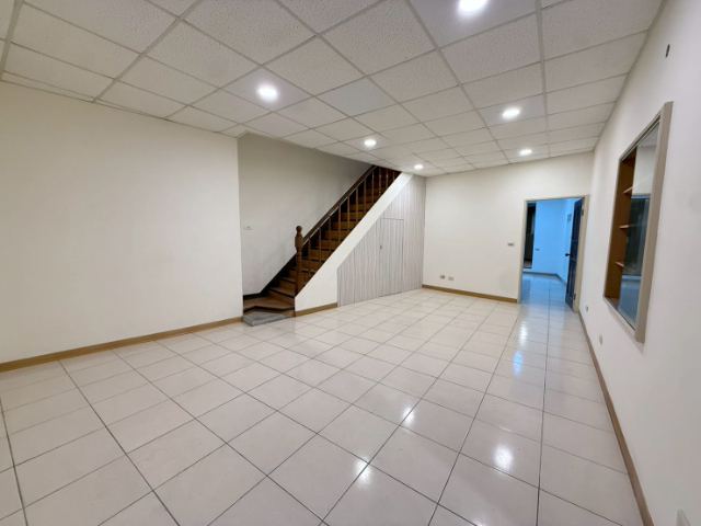 桃園火車站旁透天