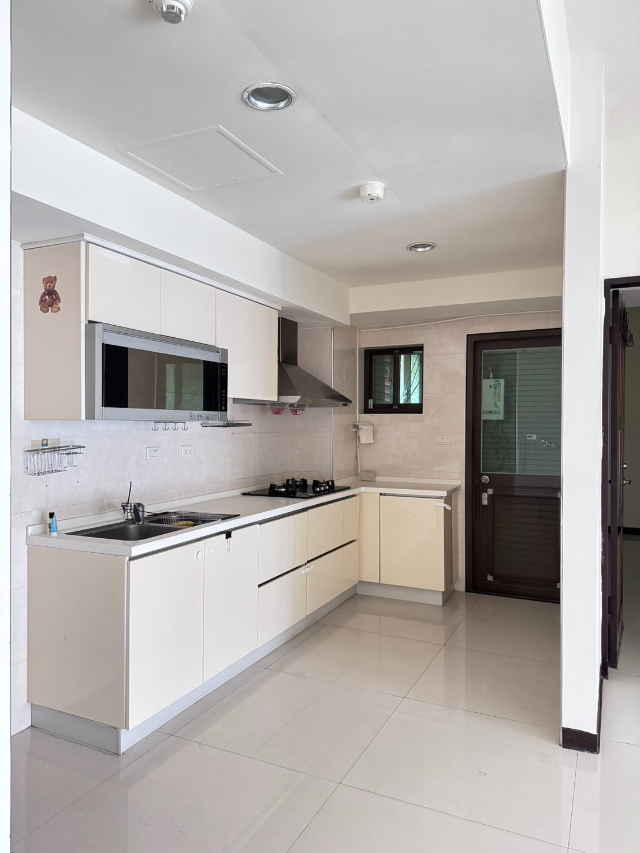 信義國堡大四房車