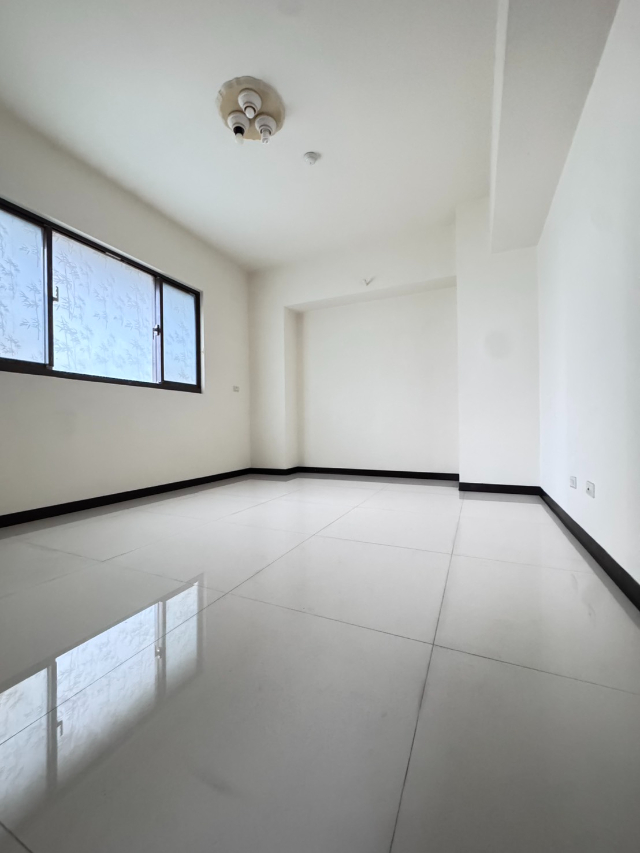 信義國堡大四房車