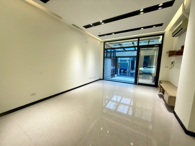 嚮陽邊間一.二樓住店