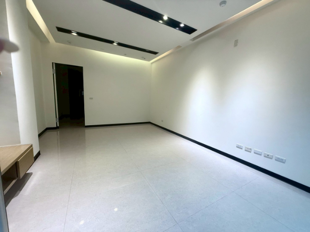 嚮陽邊間一.二樓住店