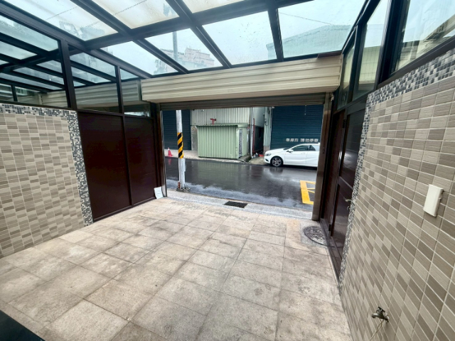 嚮陽邊間一.二樓住店