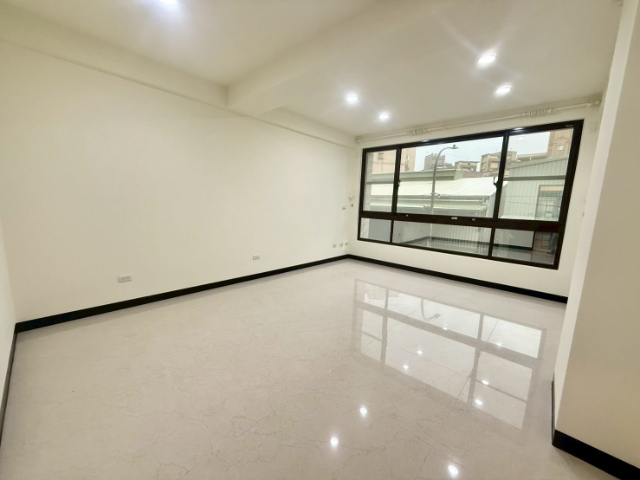 嚮陽邊間一.二樓住店