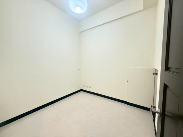 嚮陽邊間一.二樓住店