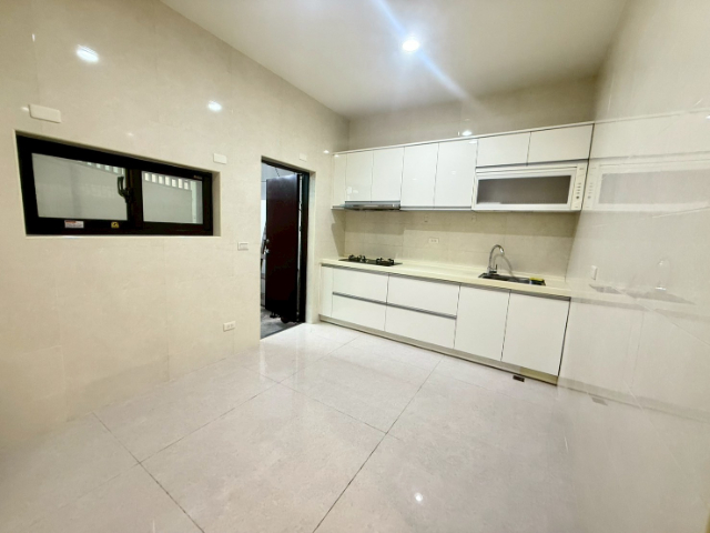 嚮陽邊間一.二樓住店