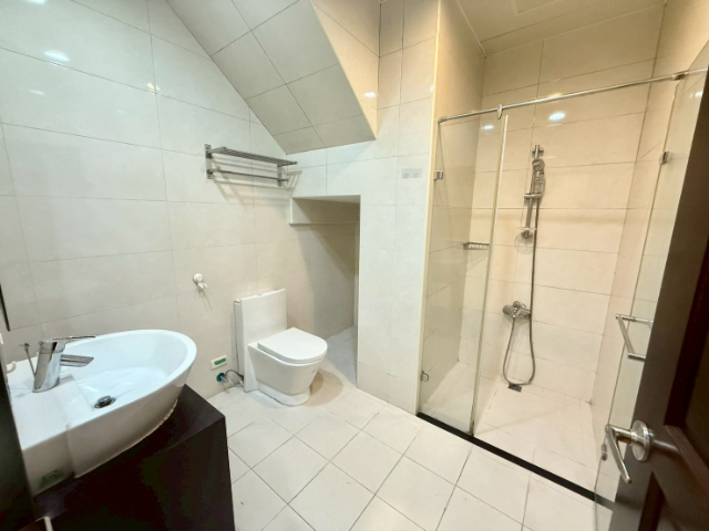 嚮陽邊間一.二樓住店