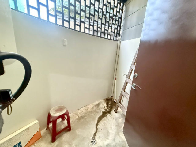 嚮陽邊間一.二樓住店