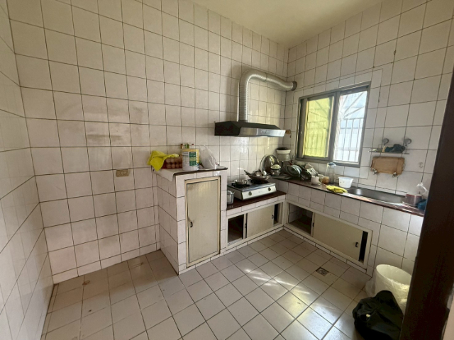 新興街百坪大透天居住使用權（未保存登記）