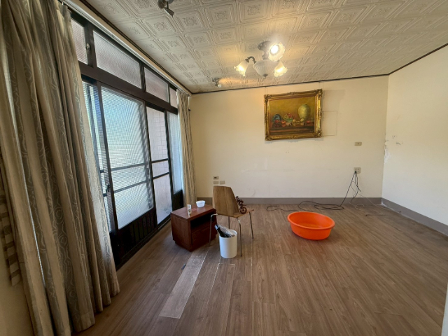 新興街百坪大透天居住使用權（未保存登記）