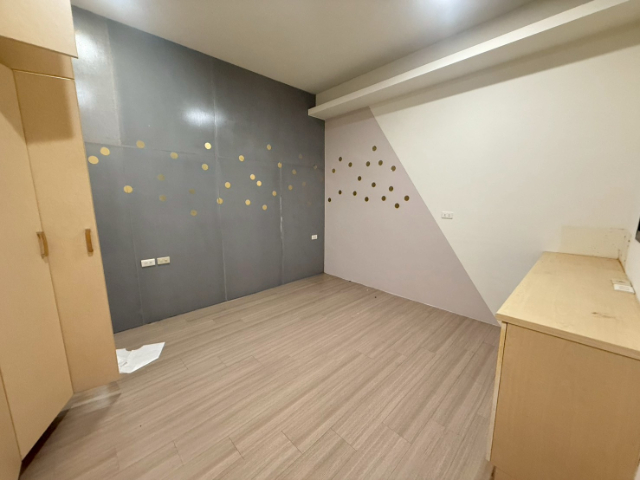 新興街百坪大透天居住使用權（未保存登記）