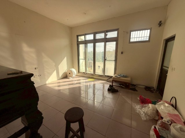 新興街百坪大透天居住使用權（未保存登記）