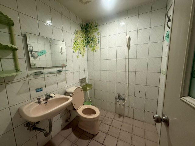 新興街百坪大透天居住使用權（未保存登記）