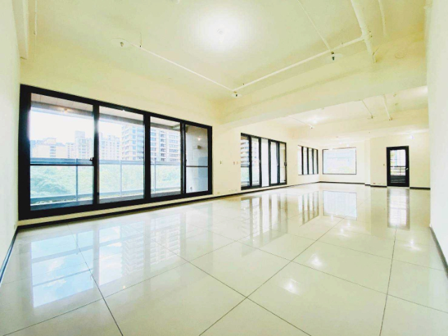 長虹天際稀有辦公室