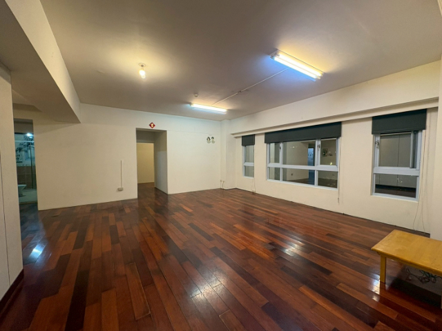 凡爾賽大四房車