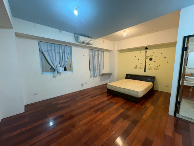 凡爾賽大四房車