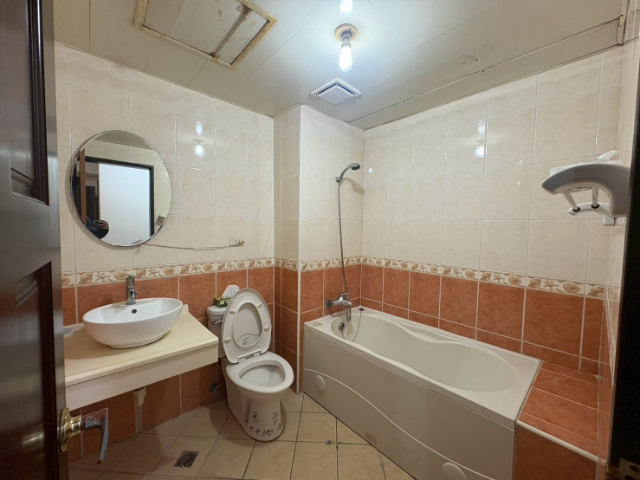 凡爾賽大四房車